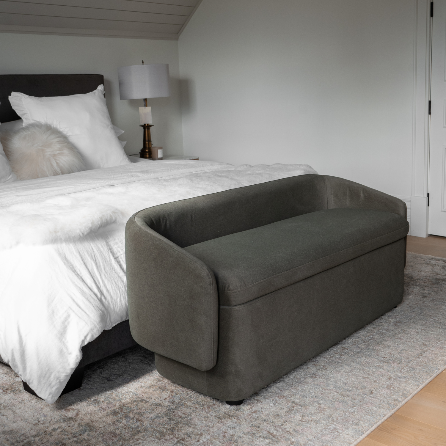 Banc de rangement capitonné en velours mat vert forêt – Couvercle amovible, cadre en bois