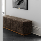 Banc Cube en Peau de Mouton de Laine Taupe Foncé - Base en Chêne Massif