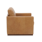 Fauteuil pivotant en cuir cognac vieilli – Accoudoirs plats, piètement noyer