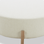 Pouf rond en polyester ivoire - Piètement en bois clair, design scandinave