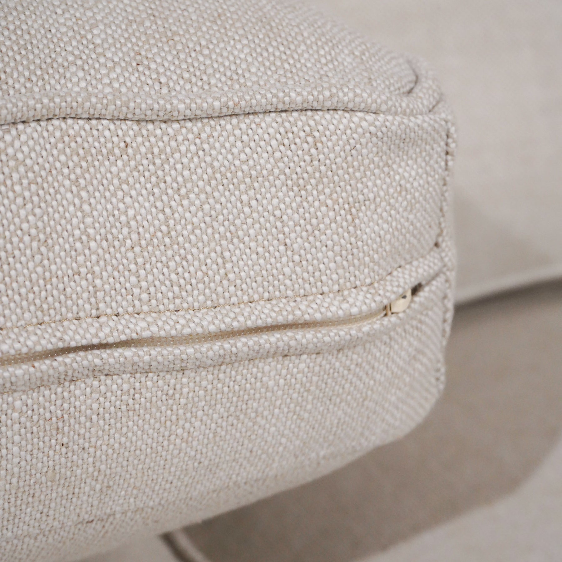 Fauteuil déhoussable en mélange de lin naturel – Accoudoirs droits, housse amovible