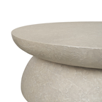 Table basse ronde en béton - Silhouette tambour, finition pierre pâle, intérieur