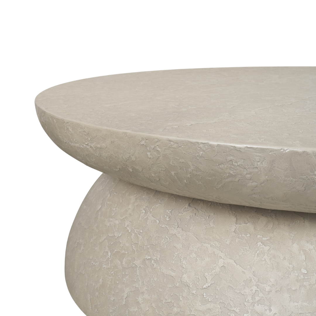 Table basse ronde en béton - Silhouette tambour, finition pierre pâle, intérieur