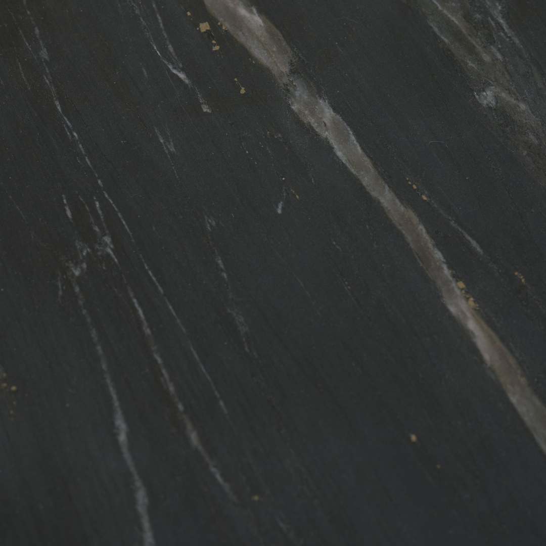 Table d'appoint en marbre noir sur pied - Plateau arrondi, veinage naturel