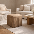 Pouf carré en suède taupe - Détails frangés, structuré