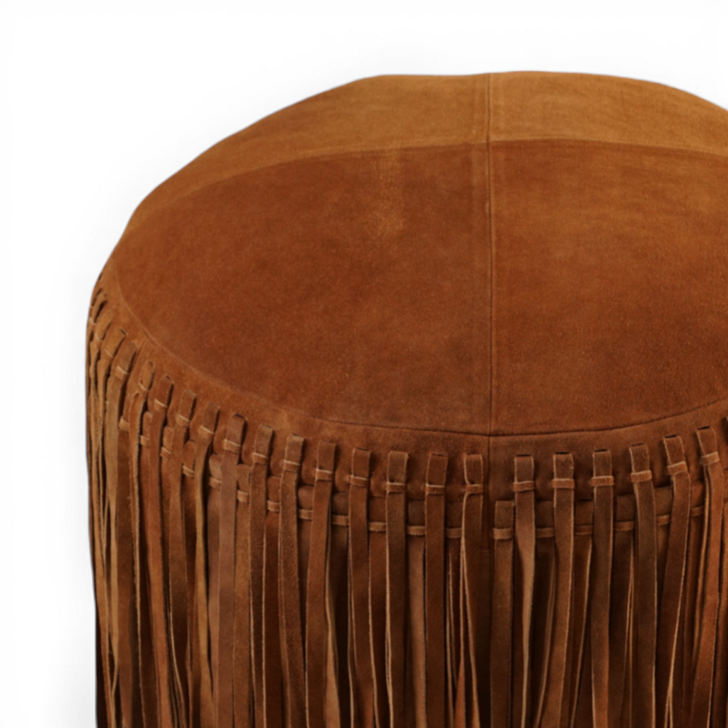 Repose-pieds rond en daim couleur cognac - Détail frangé, repose-pieds