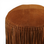 Repose-pieds rond en daim couleur cognac - Détail frangé, repose-pieds