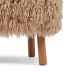 Fauteuil lounge en peau de mouton à poils longs couleur miel - Pieds en chêne massif