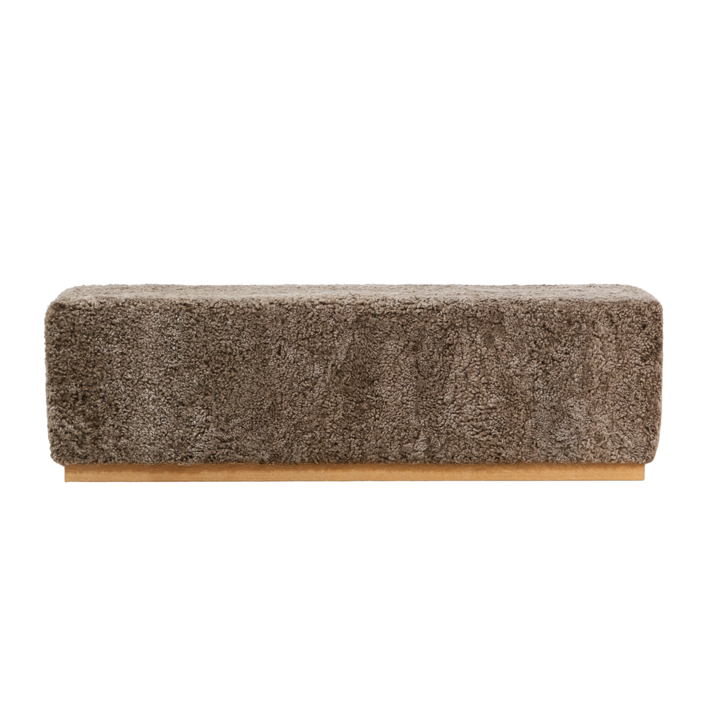 Banc Cube en Peau de Mouton de Laine Taupe Foncé - Base en Chêne Massif