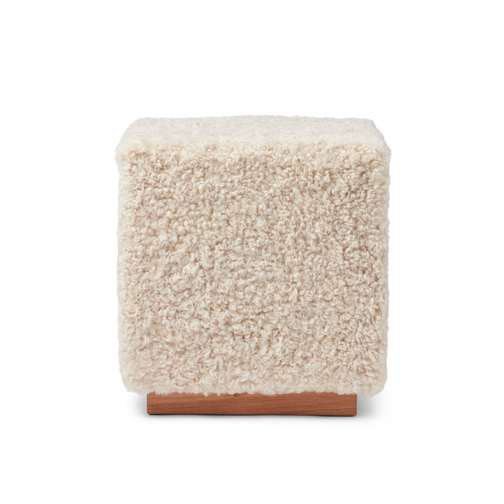 Cube ottoman en peau de mouton de laine coloris Perle - Piètement en chêne massif