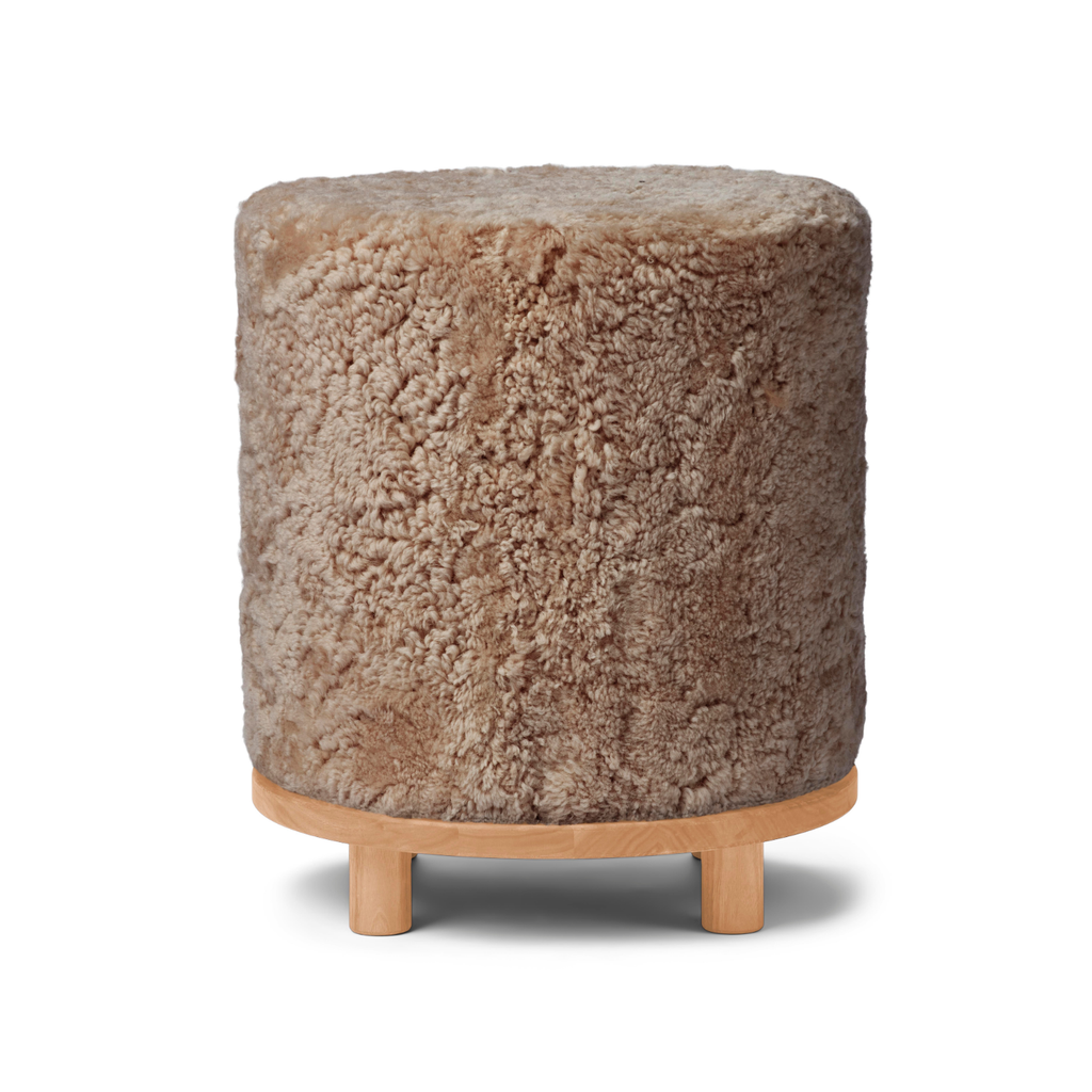 Pouf rond en laine et peau de mouton, couleur taupe – Piètement en chêne massif