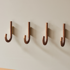 Patère courbe en Noyer et Laiton - Inspirée du parapluie, utilisation multi-pièces