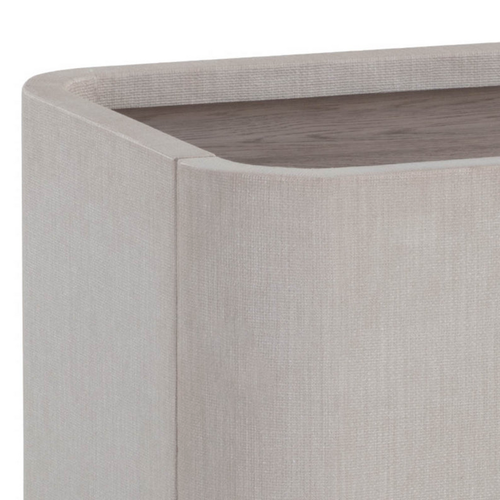 Table de chevet incurvée en similicuir crème – Dessus en placage de chêne, 2 tiroirs, base en acacia