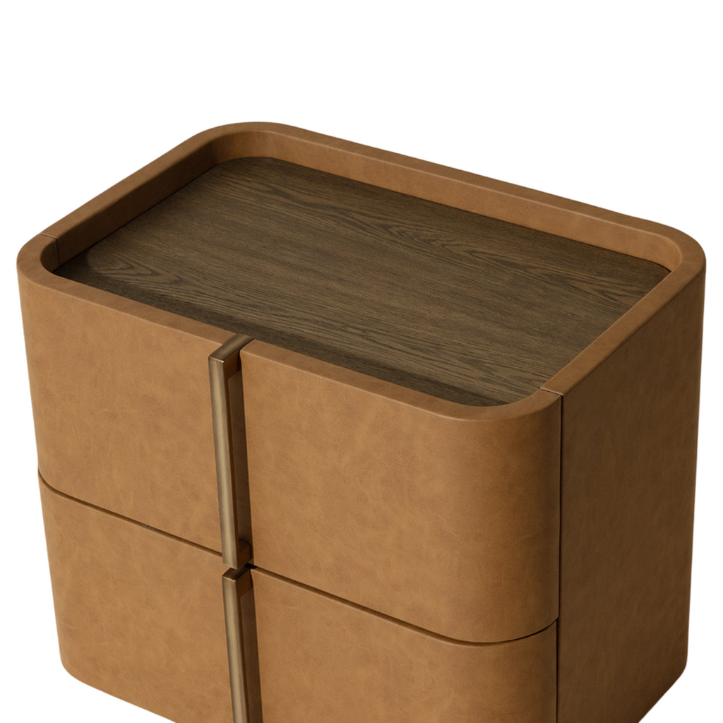 Table de chevet incurvée en similicuir cognac - Plateau en placage de chêne, 2 tiroirs, base en acacia