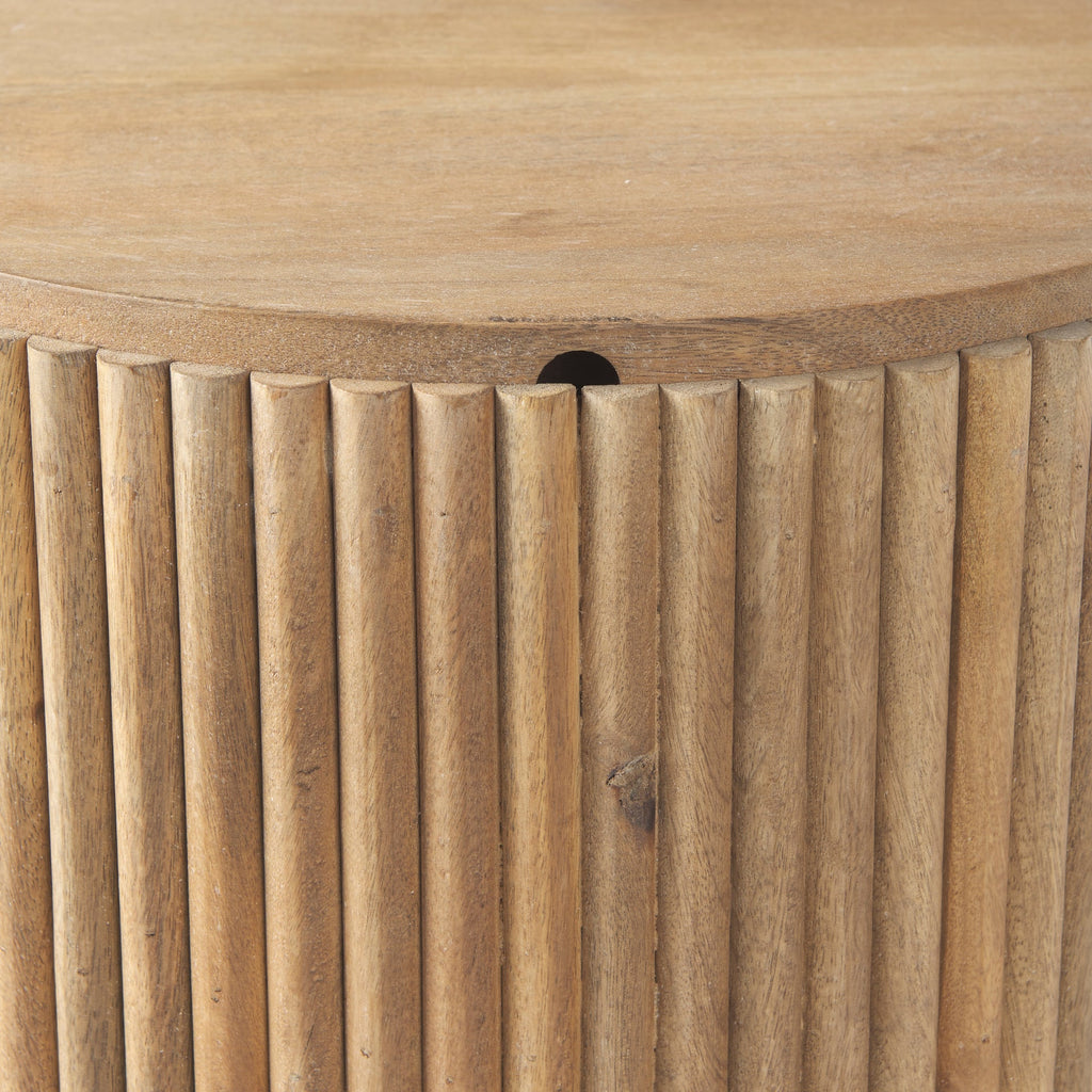 Table d'appoint en manguier massif blond - Piètement cannelé, plateau rond, couvercle amovible