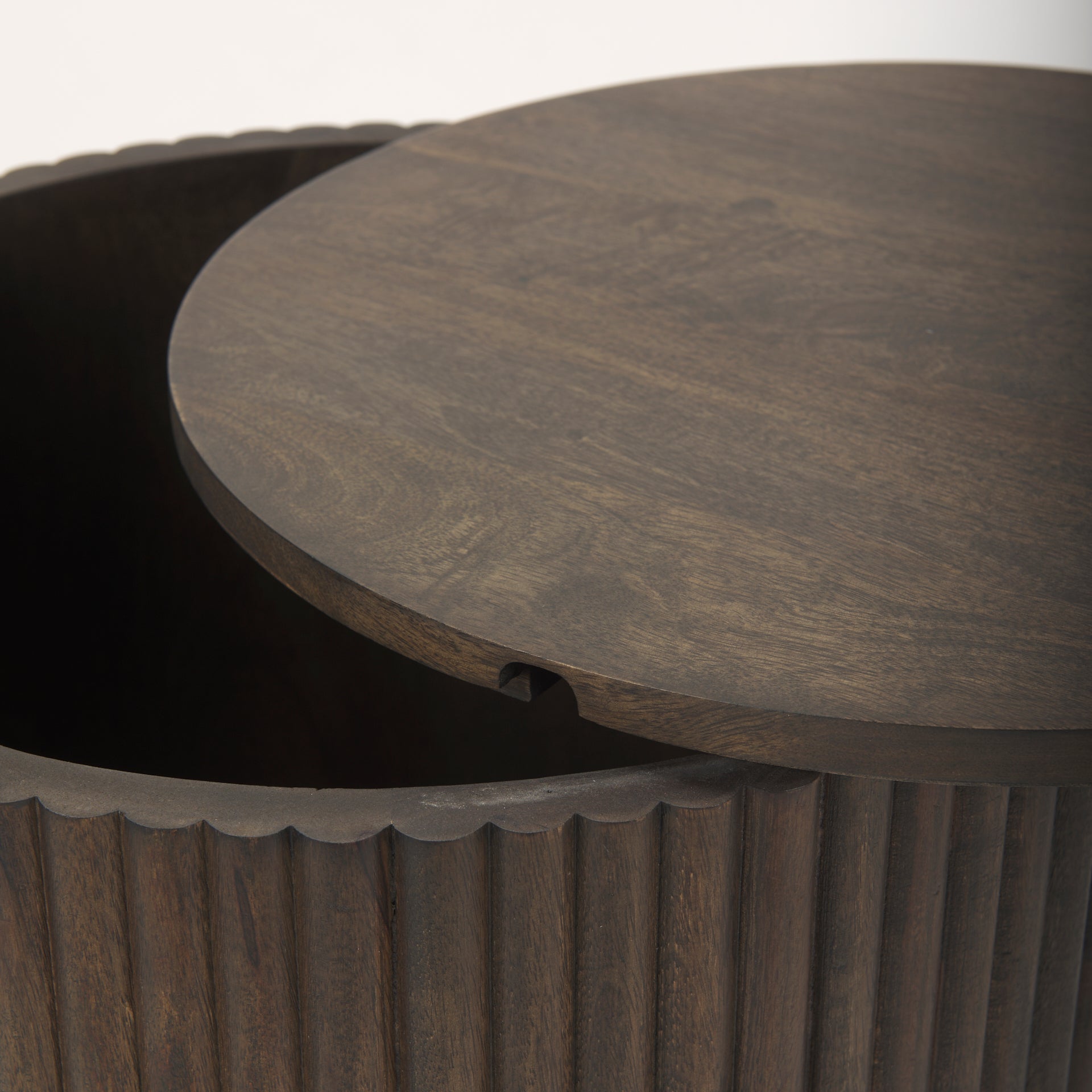 Table d'appoint en bois de manguier massif brun expresso - Base cannelée, couvercle amovible